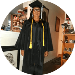 Vi Swiftcloud in graduation gown